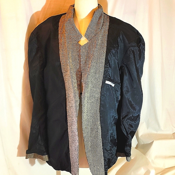 The Public Notice Linen Jacket - Picture 6 of 6